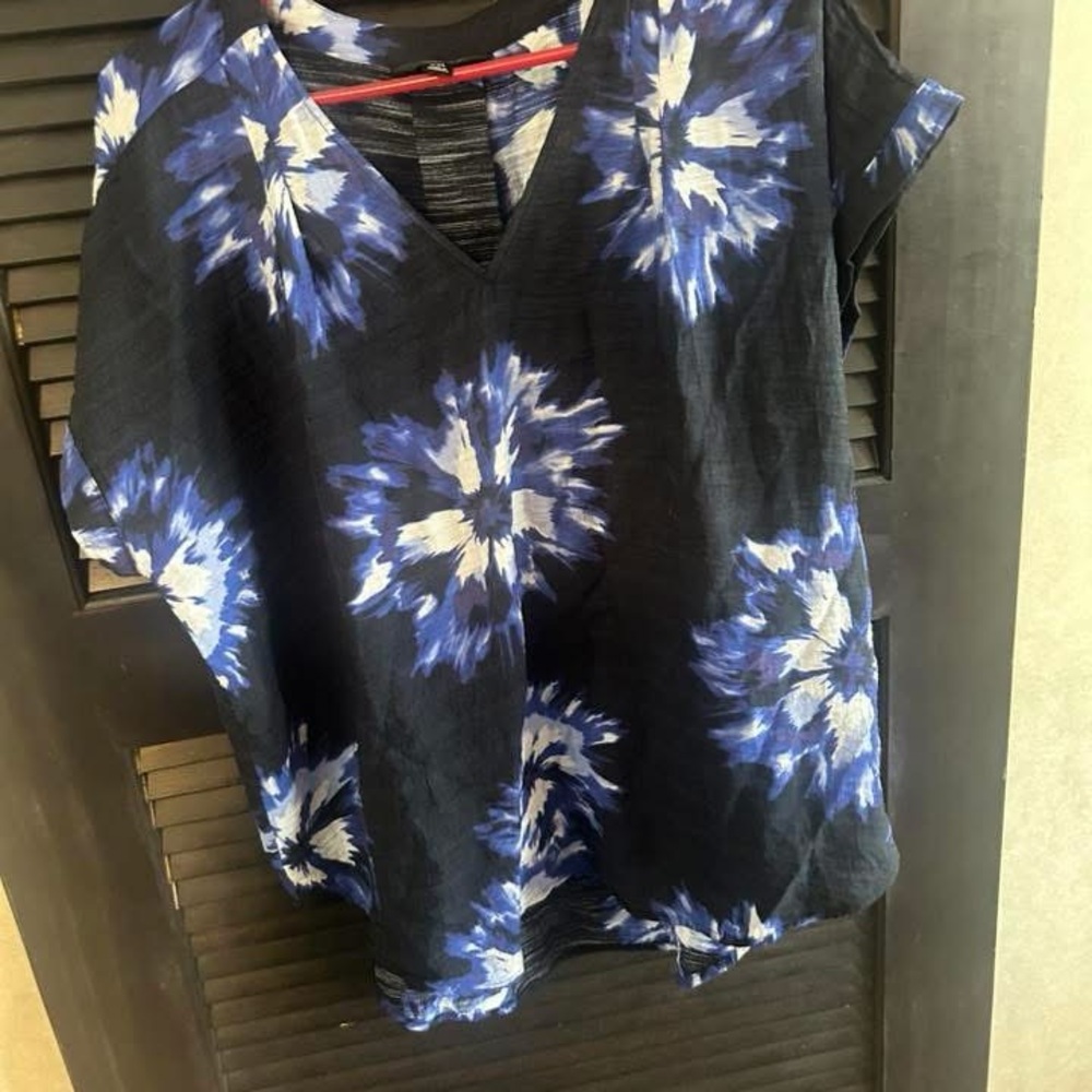 Simply Vera Vera Wang Black and Blue Tie-Dye Blouse